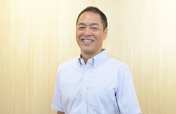 採用担当者 人事部長 尾崎 昌弘